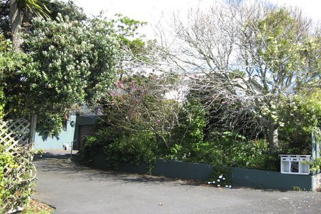 Photo of property in 30a Waiwaka Terrace, Strandon, New Plymouth, 4312