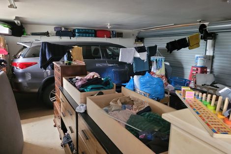 Photo of property in 15 Tiki Street, New Lynn, Auckland, 0600