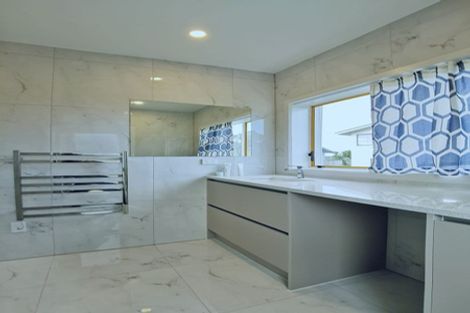 Photo of property in 2/38b Manuka Road, Glenfield, Auckland, 0629