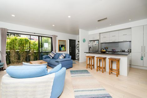 Photo of property in 24 Edgerton Road, Te Atatu Peninsula, Auckland, 0610