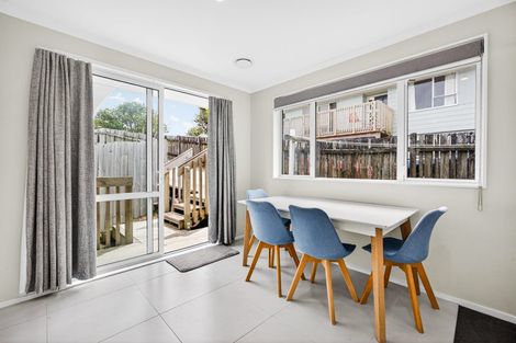 Photo of property in 6a Magdalen Place, West Harbour, Auckland, 0618