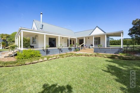 Photo of property in 11 Taupaki Road, Taupaki, 0782