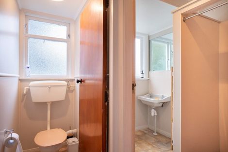 Photo of property in 12 Montrose Place, Takaro, Palmerston North, 4412