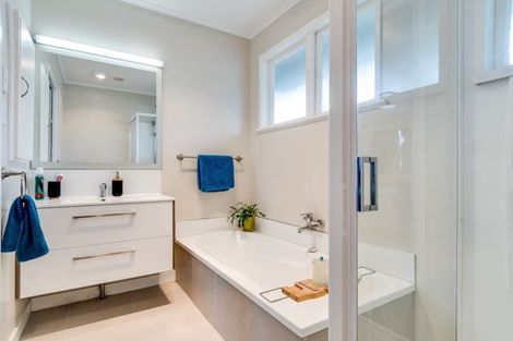 Photo of property in 221 Tudor Avenue, Mayfair, Hastings, 4122