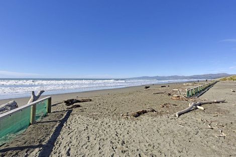 Photo of property in 74 Marine Parade, North New Brighton, Christchurch, 8083