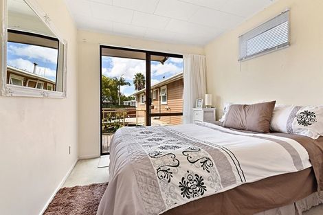 Photo of property in 10 Lomas Place, Manurewa, Auckland, 2102