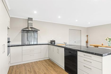 Photo of property in 41 Chic Gardens, Parakai, 0830