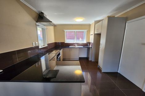 Photo of property in 27 Glenfern Road, Mellons Bay, Auckland, 2014