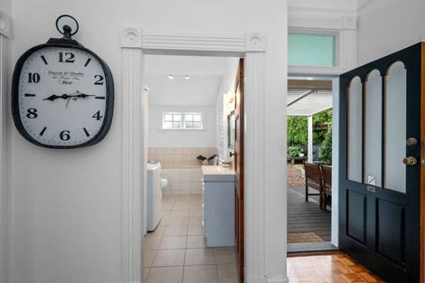 Photo of property in 58 Hinemoa Street, Birkenhead, Auckland, 0626