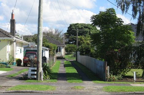 Photo of property in 63 Beach Road, Te Atatu Peninsula, Auckland, 0610