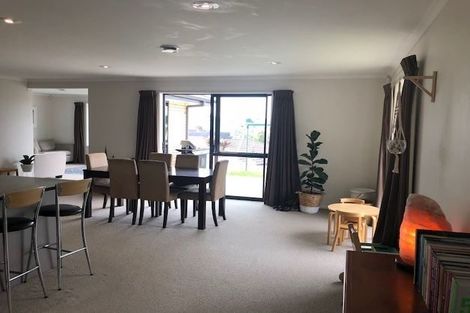 Photo of property in 6 Travis View Drive, Fairview Heights, Auckland, 0632