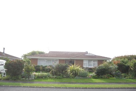 Photo of property in 41 Tupaki Place, Pakuranga Heights, Auckland, 2010