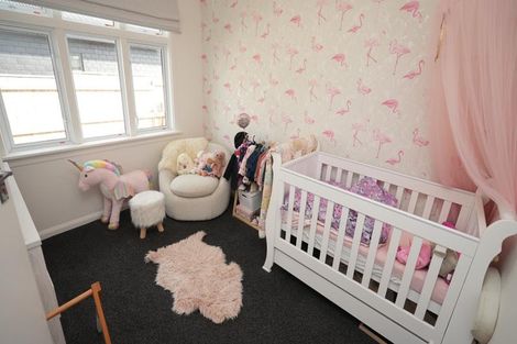 Photo of property in 37 Winston Avenue, Hokowhitu, Palmerston North, 4410