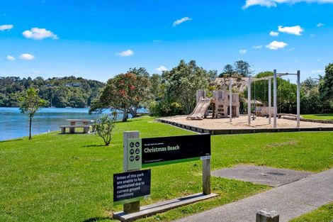 Photo of property in 38 The Terrace, Herald Island, Auckland, 0618