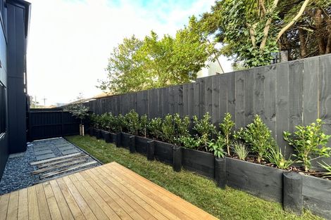 Photo of property in 18f Stratford Avenue, Milford, Auckland, 0620