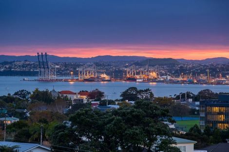 Photo of property in 25 Pupuke Road, Birkenhead, Auckland, 0627