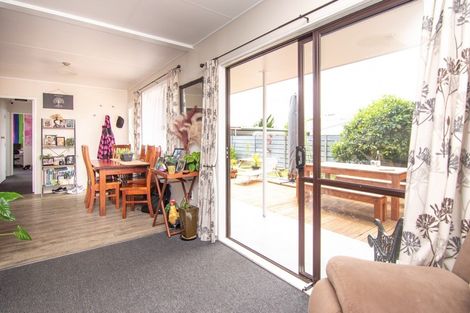 Photo of property in 6 Robinson Crescent, Westbrook, Palmerston North, 4412