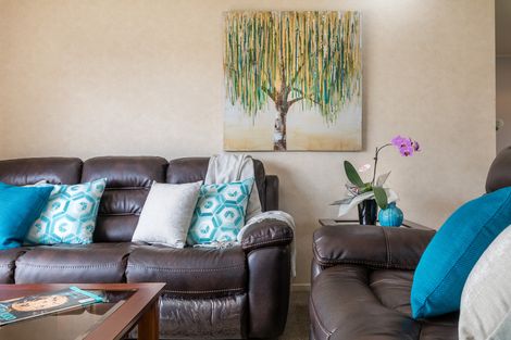 Photo of property in 27 Suncrest Drive, West Harbour, Auckland, 0618