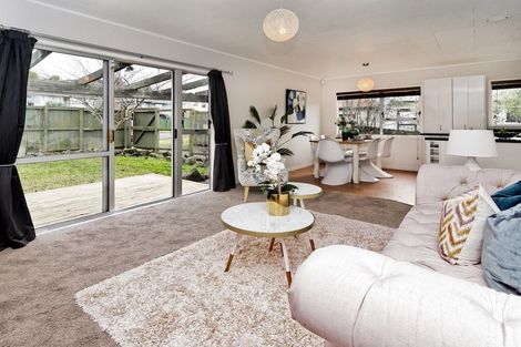 Photo of property in 16 Mile Place, Henderson, Auckland, 0612
