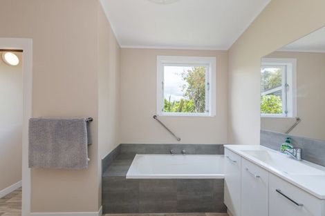 Photo of property in 21 Raroa Place, Pukerua Bay, 5026