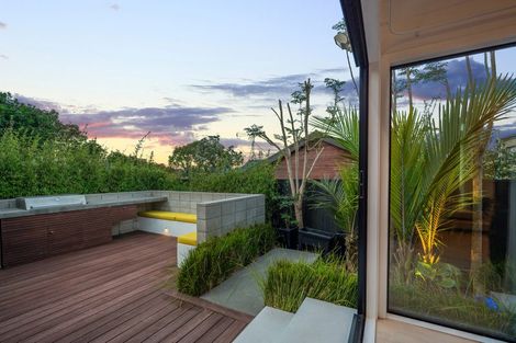 Photo of property in 9 Quebec Road, Milford, Auckland, 0620