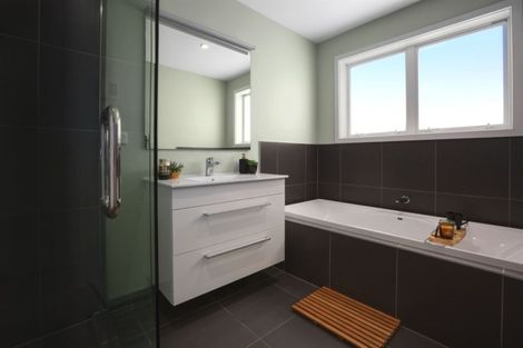 Photo of property in 135 Endeavour Drive, Whitby, Porirua, 5024