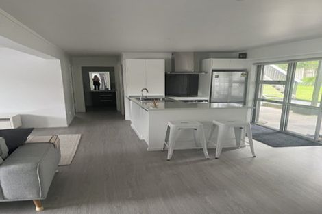 Photo of property in 16 Thorburn Avenue, Red Beach, 0932