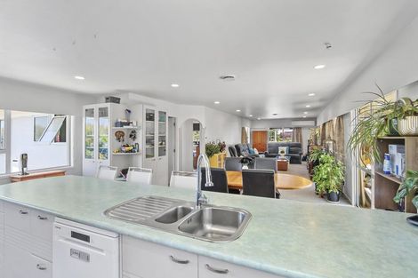 Photo of property in 5 Sumich Place, West Harbour, Auckland, 0618