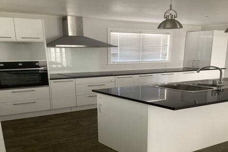 Photo of property in 1 Keats Place, Blockhouse Bay, Auckland, 0600