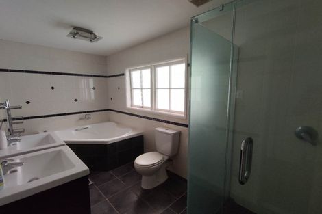 Photo of property in 2 King Richard Place, Browns Bay, Auckland, 0630