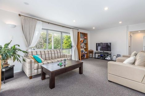 Photo of property in 17 Celeste Place, Totara Vale, Auckland, 0627
