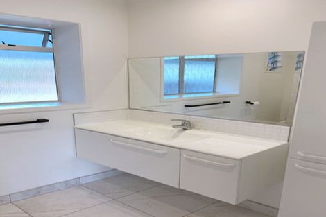 Photo of property in 49 Chilcott Road, Henderson, Auckland, 0612