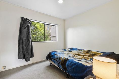 Photo of property in 2/90 Browns Bay Road, Rothesay Bay, Auckland, 0630