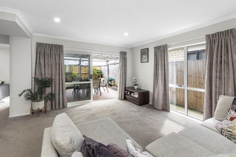 Photo of property in 16 Dolbel Place, Mangere East, Auckland, 2024