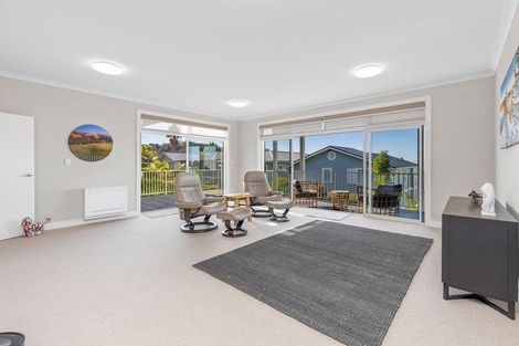 Photo of property in 18 Panorama Heights, Orewa, 0931