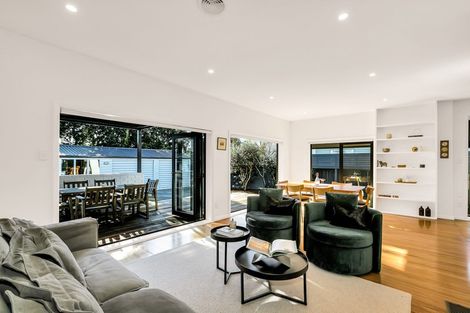 Photo of property in 7 Humariri Street, Point Chevalier, Auckland, 1022