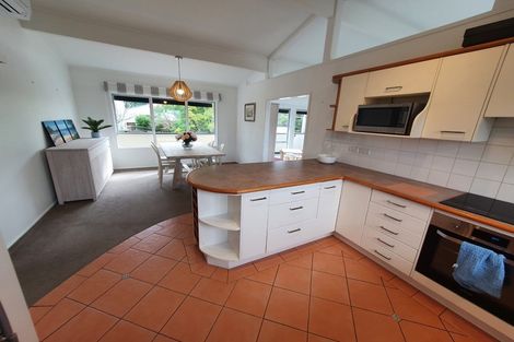 Photo of property in 2/42 Knightsbridge Drive, Forrest Hill, Auckland, 0620