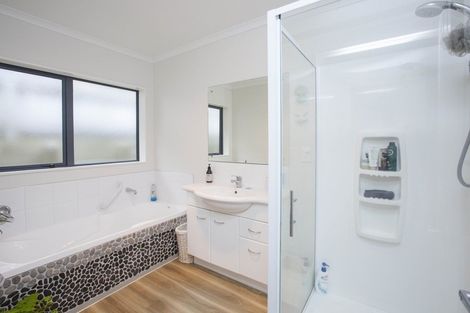 Photo of property in 61 Percy Kinsman Crescent, Riverstone Terraces, Upper Hutt, 5018