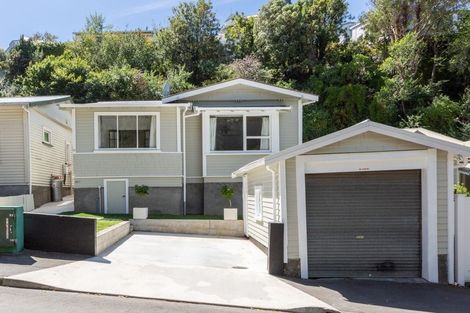 Photo of property in 57 Milton Road, Bluff Hill, Napier, 4110