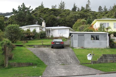 Photo of property in 105 Horoeka Street, Stokes Valley, Lower Hutt, 5019
