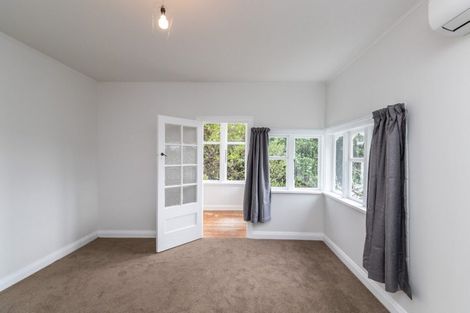Photo of property in 43 Ngaio Road, Kelburn, Wellington, 6012
