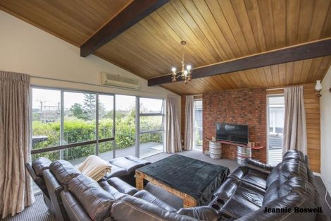 Photo of property in 417 Aokautere Drive, Aokautere, Palmerston North, 4471