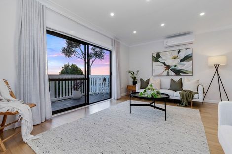 Photo of property in 19 Highland Avenue, Titirangi, Auckland, 0604