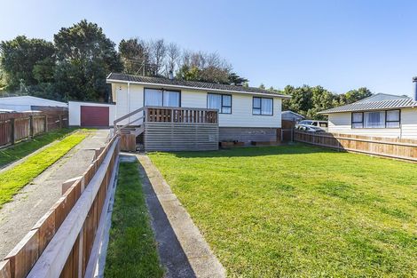 Photo of property in 32 Owhiti Street, Titahi Bay, Porirua, 5022