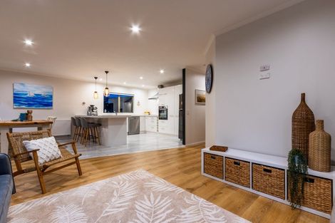 Photo of property in 7 Simpson Crescent, Raumati Beach, Paraparaumu, 5032