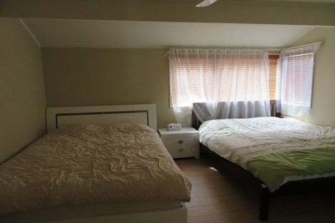 Photo of property in 1/138 East Coast Road, Forrest Hill, Auckland, 0620