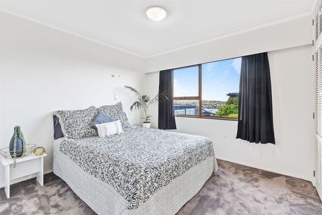 Photo of property in 1/2 Rothesay Bay Road, Rothesay Bay, Auckland, 0630