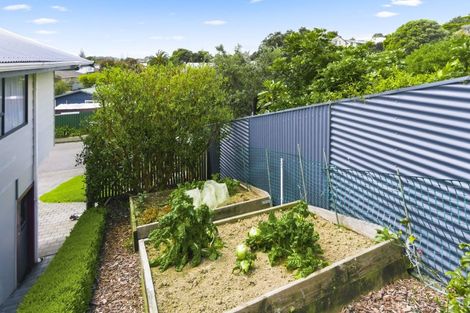 Photo of property in 2 Sunset Terrace, Waikanae Beach, Waikanae, 5036