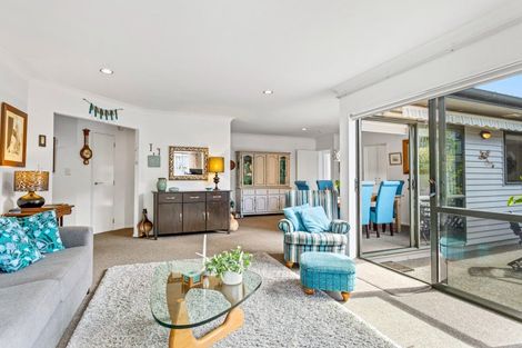 Photo of property in 20 Mackwell Road, Fairview Heights, Auckland, 0632