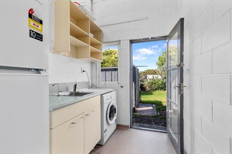 Photo of property in 43 Girrahween Drive, Totara Vale, Auckland, 0629